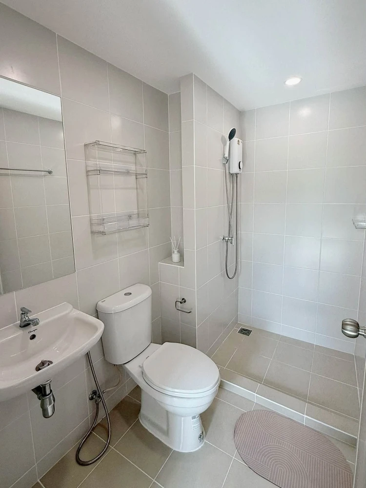 For rent: Sena Kith Samrong Interchange, beautifully decorated minimalist unit with high-quality built-in furniture. Book now!