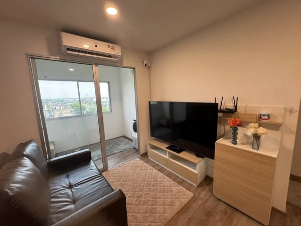 For rent: Sena Kith Srinakarin - Sridan, a room decorated in warm wood tones, with lots of usable space, a great location, don't miss it.