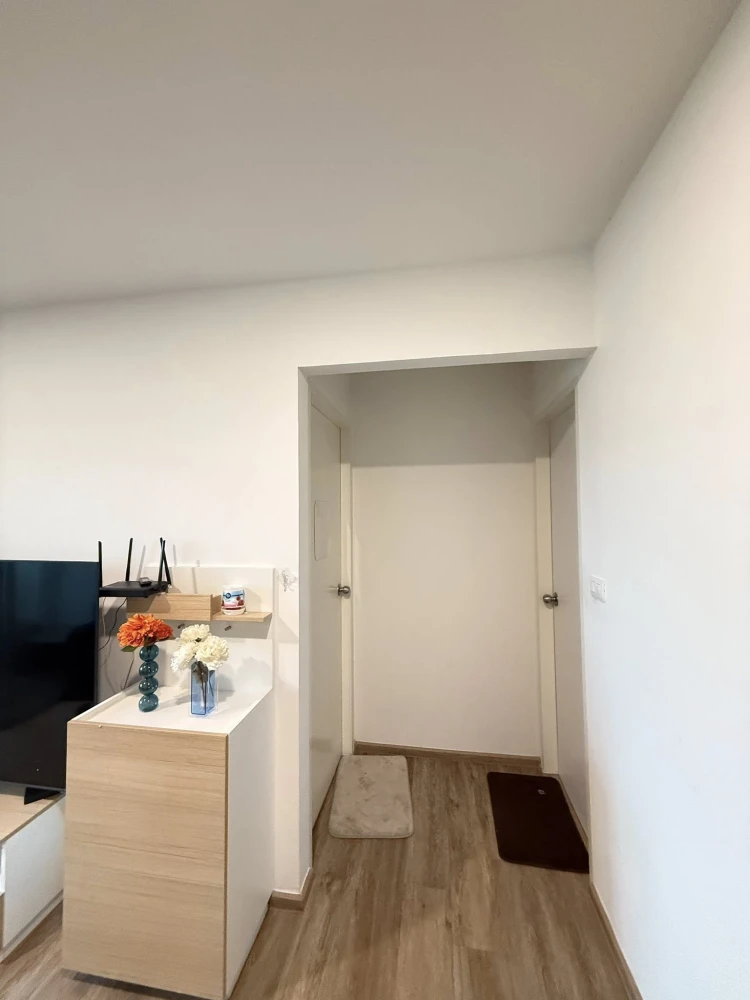 For rent: Sena Kith Srinakarin - Sridan, a room decorated in warm wood tones, with lots of usable space, a great location, don't miss it.