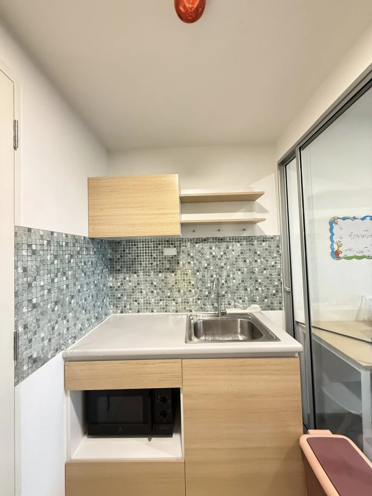 For rent: Sena Kith Srinakarin - Sridan, a room decorated in warm wood tones, with lots of usable space, a great location, don't miss it.