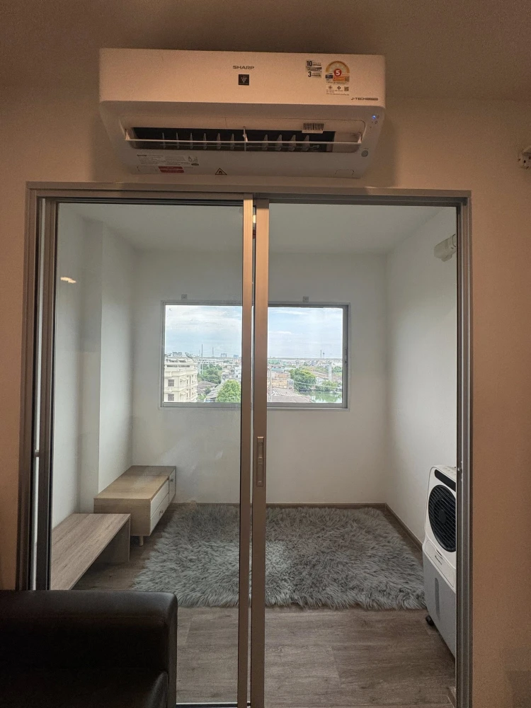 For rent: Sena Kith Srinakarin - Sridan, a room decorated in warm wood tones, with lots of usable space, a great location, don't miss it.