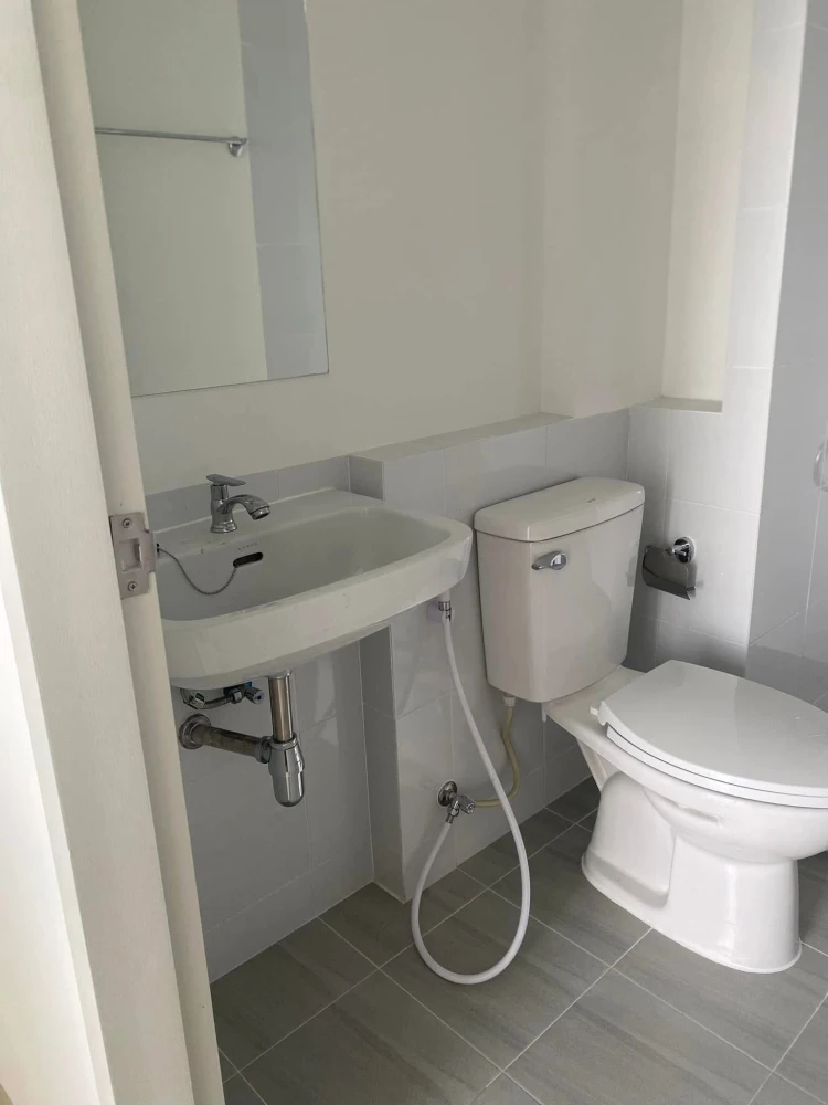 For rent: Sena Kith Thepharak - Bangbo. Low floor unit, nice and breezy, affordable price. Book now!