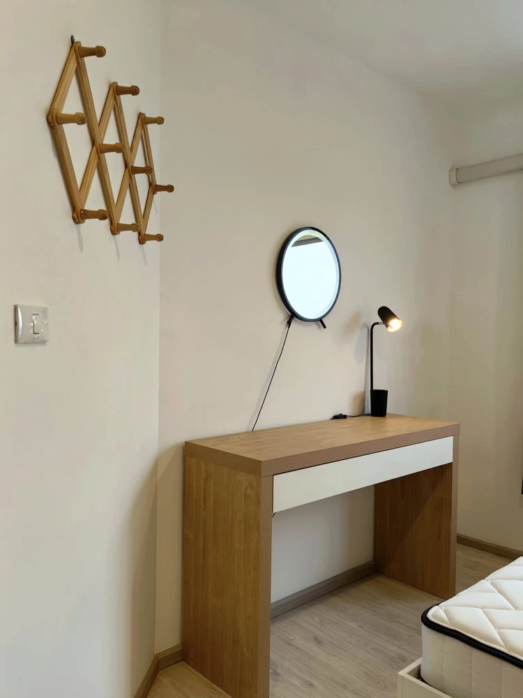 For rent: Sena Kith Thepharak - Bangbo, clean and comfortable room, comes with wood-pattern furniture, complete electrical appliances, book now.