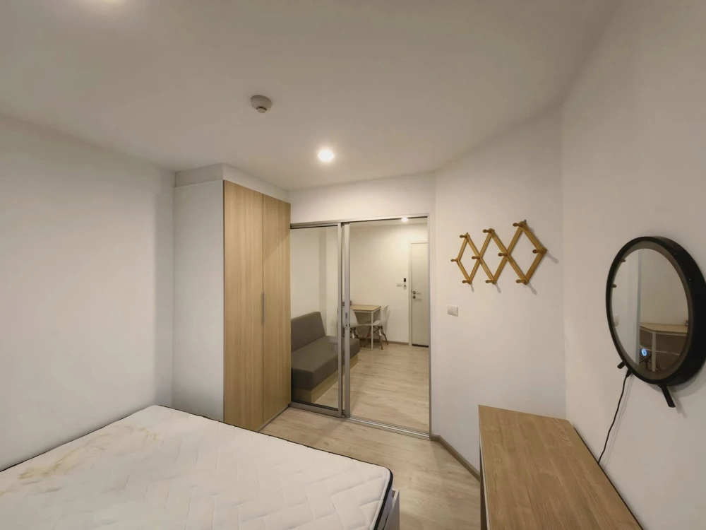 For rent: Sena Kith Thepharak - Bangbo, clean and comfortable room, comes with wood-pattern furniture, complete electrical appliances, book now.