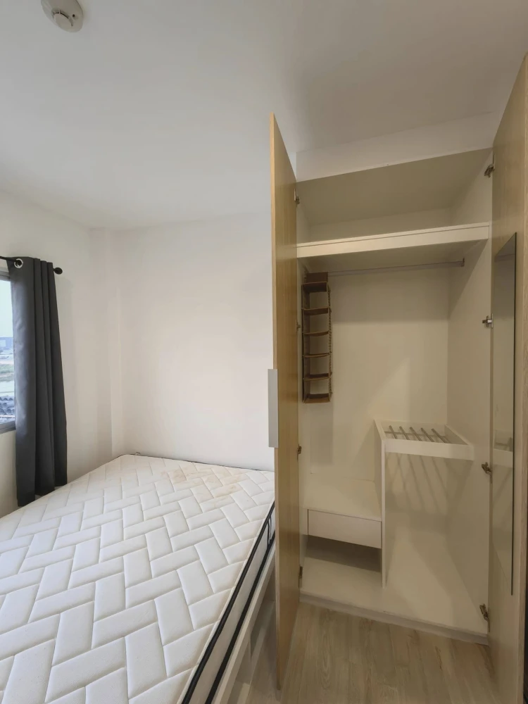 For rent: Sena Kith Thepharak - Bangbo, clean and comfortable room, comes with wood-pattern furniture, complete electrical appliances, book now.