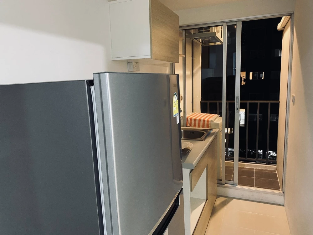 For rent: SENA KITH Chalong Krung-Lat Krabang, Building A, 5th floor. Not next to the elevator or garbage room. Includes a walk-in closet. Book now!