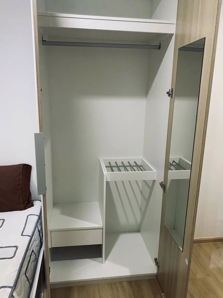For rent: SENA KITH Chalong Krung-Lat Krabang, Building A, 5th floor. Not next to the elevator or garbage room. Includes a walk-in closet. Book now!