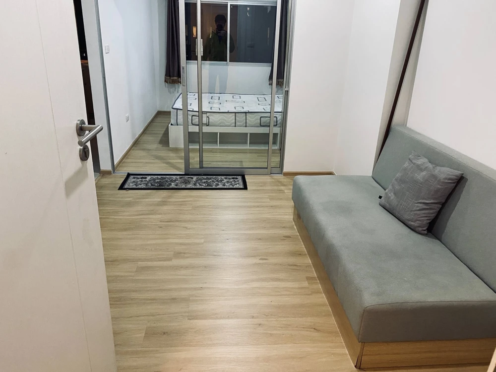 For rent: SENA KITH Chalong Krung-Lat Krabang, Building A, 5th floor. Not next to the elevator or garbage room. Includes a walk-in closet. Book now!
