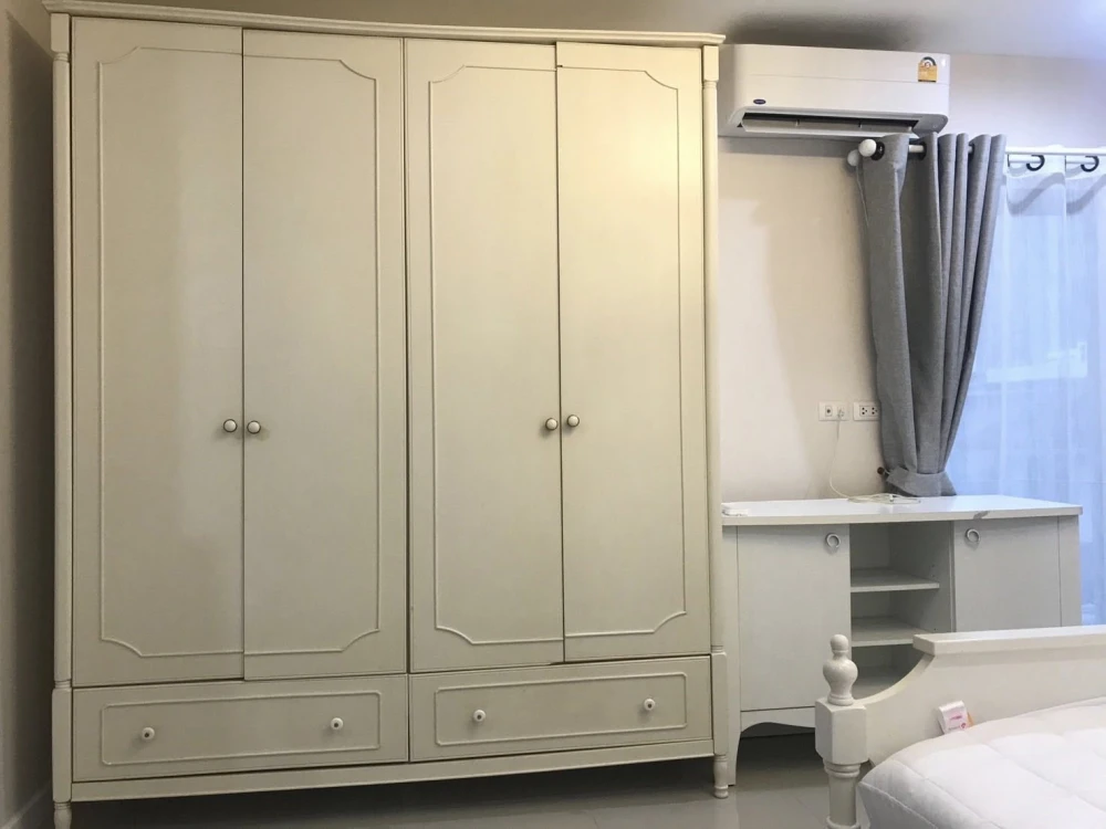 Sense of London for rent. Pool view, spacious room, great price. Don't miss out!