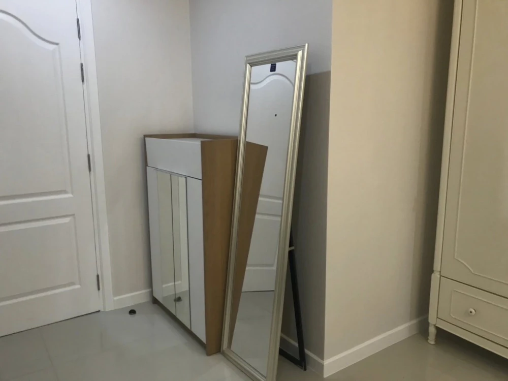 Sense of London for rent. Pool view, spacious room, great price. Don't miss out!