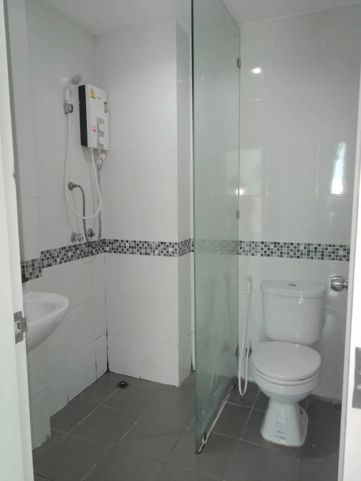For rent: Sense of London, corner room with privacy, fully furnished, convenient transportation, don't miss it.