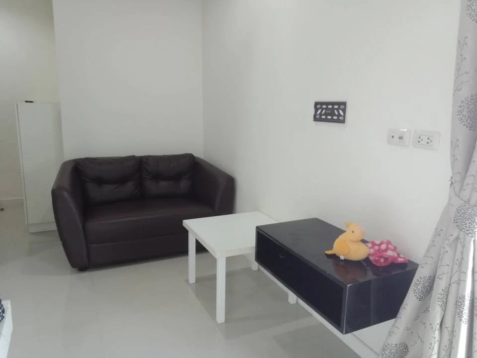 For rent: Sense of London, corner room with privacy, fully furnished, convenient transportation, don't miss it.