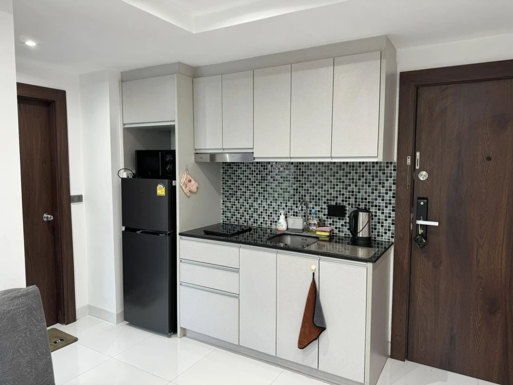 For rent sell: Serenity Wongamat, 5th floor, beautiful view, fully furnished, if interested, hurry and reserve now, don't miss out.