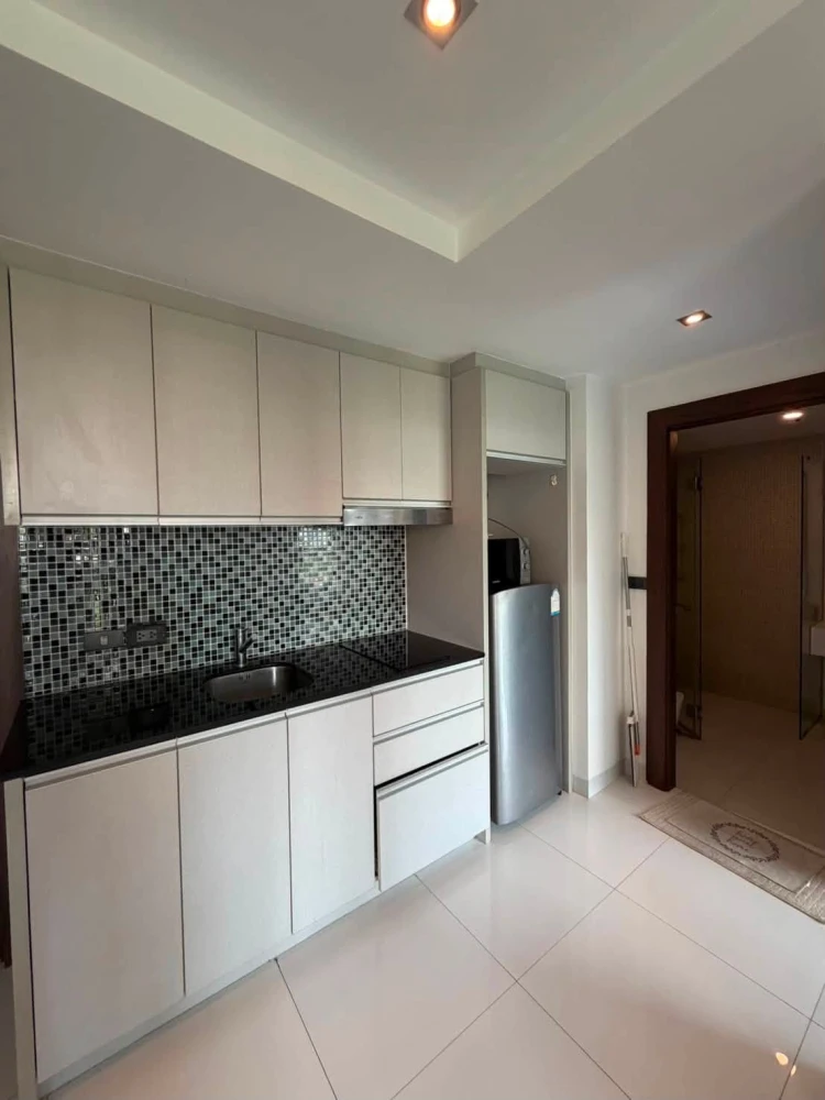 For rent: Serenity Wongamat, 7th floor, fully furnished. Book now!