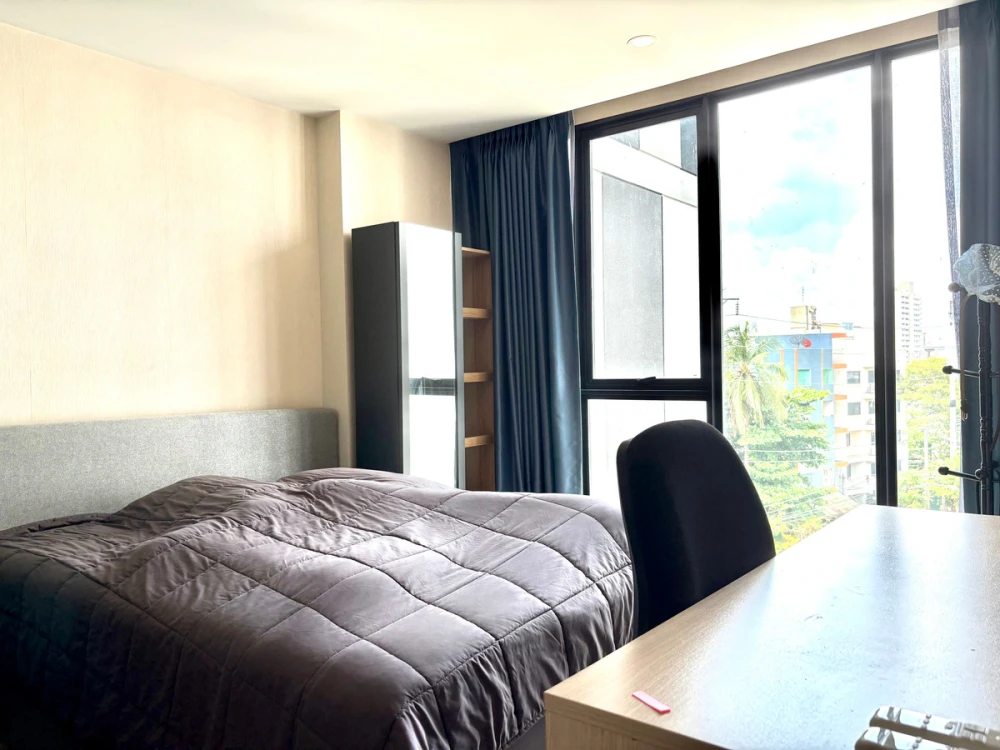 For rent: Serio Sukhumvit 50, 6th floor, fully furnished unit, very livable. Book now! Limited time offer!