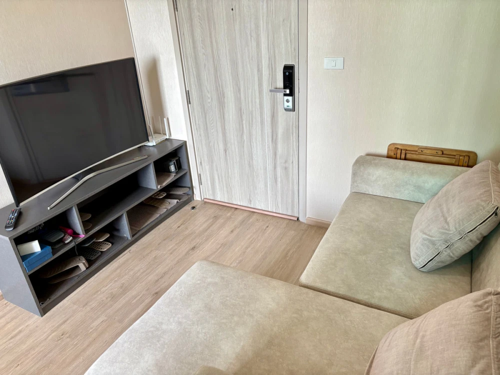 For rent: Serio Sukhumvit 50, 6th floor, fully furnished unit, very livable. Book now! Limited time offer!