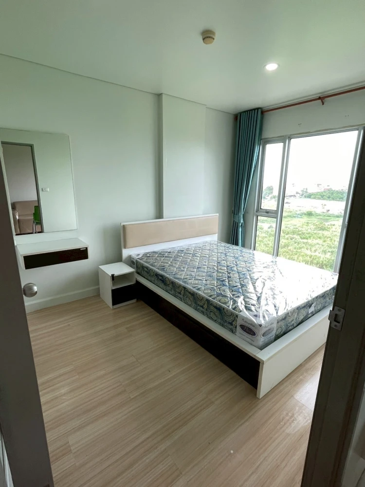 For rent: Serrano Condominium, large room, view of green area, very comfortable to the eyes. You must book this.