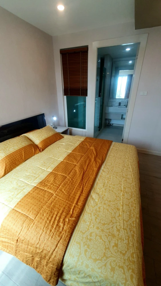 For rent or sale: Seven Seas Condo Resort Jomtien Pattaya, Building A, 5th floor, corner room, has a large balcony, ready to reserve now.