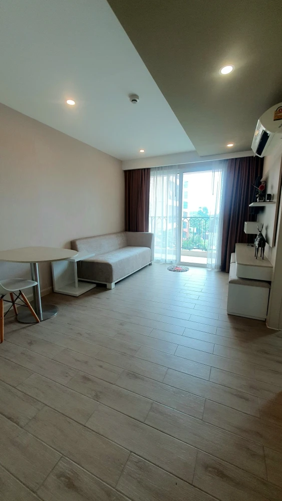 For rent or sale: Seven Seas Condo Resort Jomtien Pattaya, Building A, 5th floor, corner room, has a large balcony, ready to reserve now.