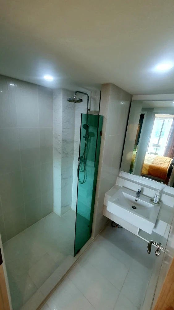 For rent or sale: Seven Seas Condo Resort Jomtien Pattaya, Building A, 5th floor, corner room, has a large balcony, ready to reserve now.