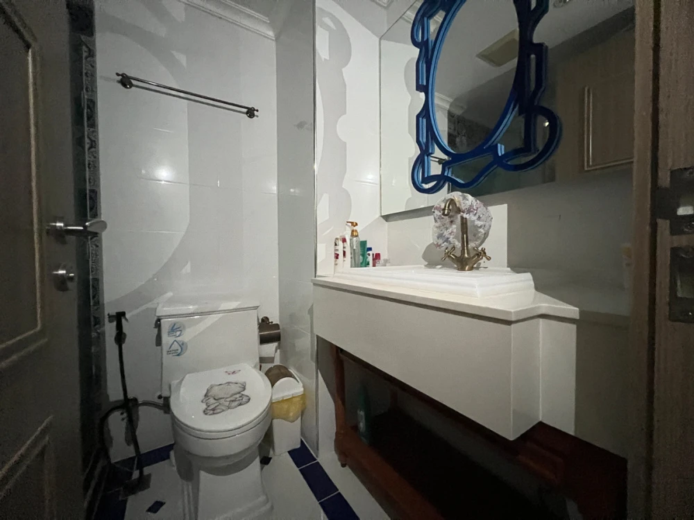 For rent: Seven Seas Cote d'Azur, 8th floor, pool view, fully furnished, very livable. Book now!