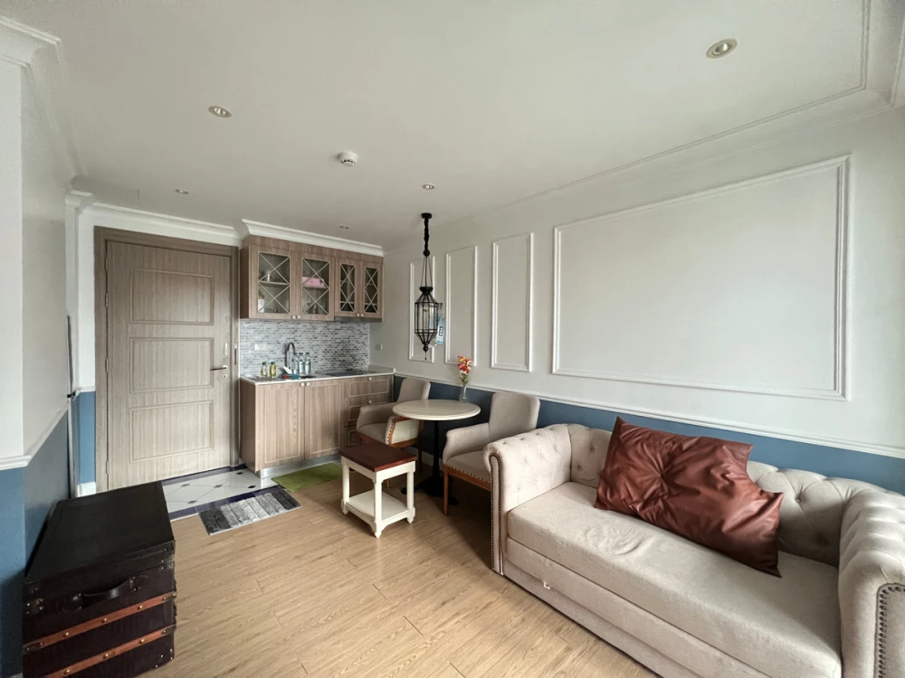 For rent: Seven Seas Cote d'Azur, 8th floor, pool view, fully furnished, very livable. Book now!