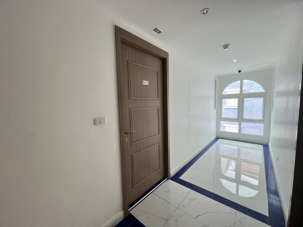 For rent: Seven Seas Cote d'Azur, 8th floor, pool view, fully furnished, very livable. Book now!