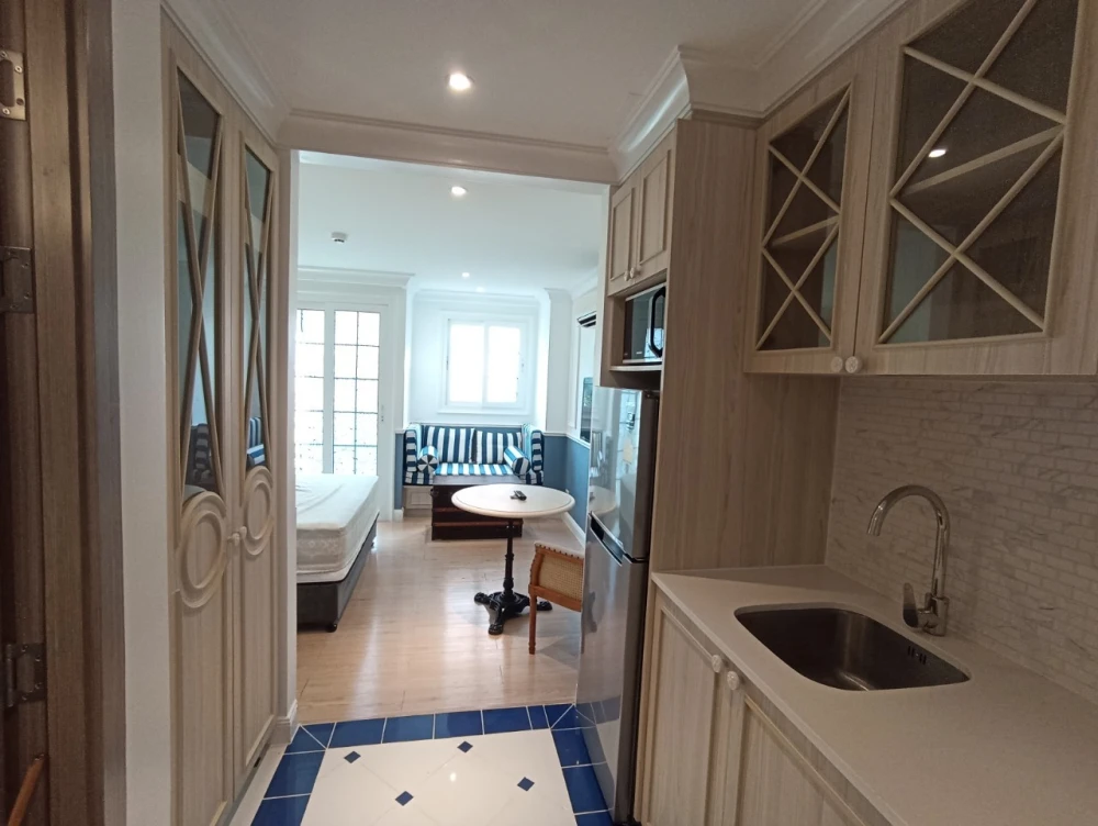 For rent: Seven Seas Cote d Azur, a nice room on the 3rd floor, fully furnished, hurry and reserve now!