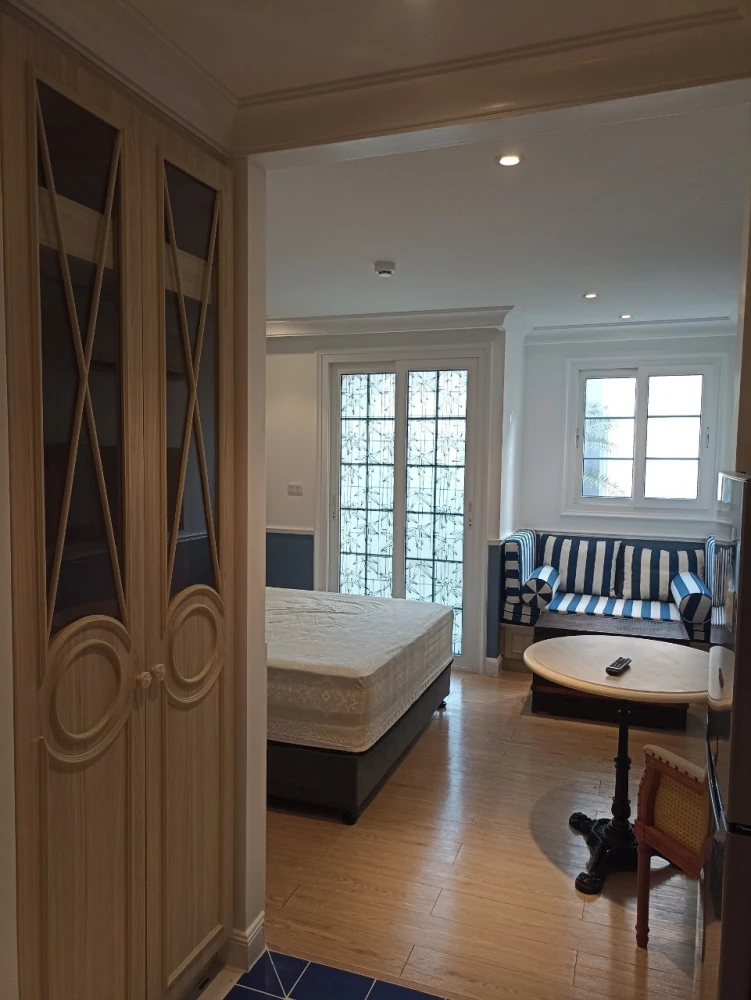 For rent: Seven Seas Cote d Azur, a nice room on the 3rd floor, fully furnished, hurry and reserve now!