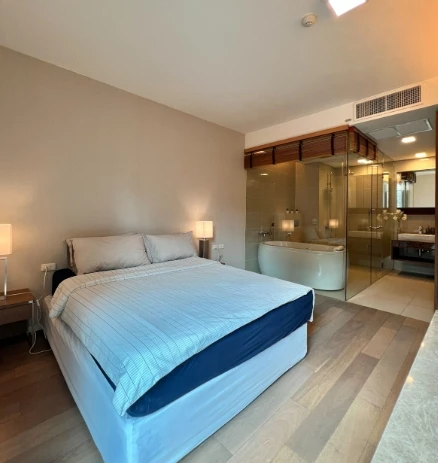 For rent: Siamese 39, 2nd floor, pool view. Beautifully furnished and fully equipped. Book now, don't wait!