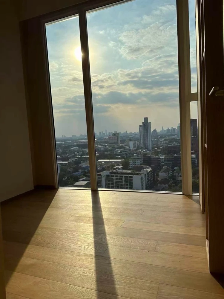 For rent: Siamese Exclusive Sukhumvit 42, 21st floor, fully furnished unit, ready to move in. Book now!