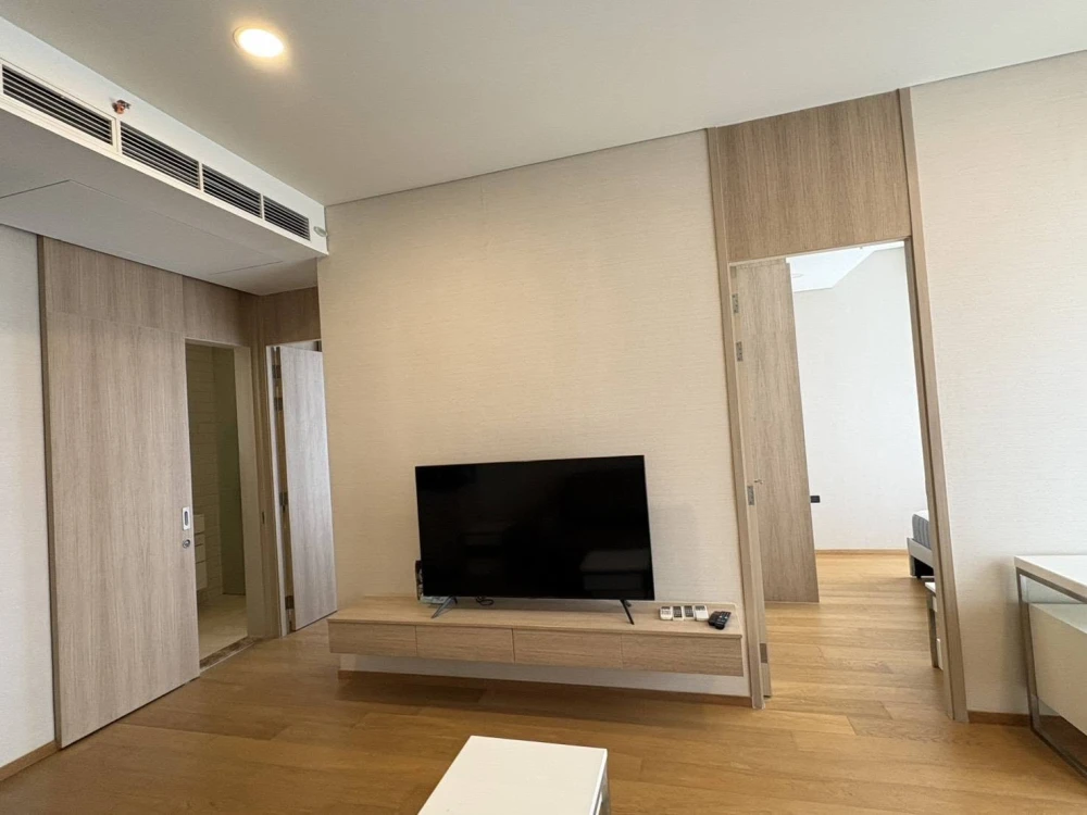 For rent: Siamese Exclusive Sukhumvit 42, 21st floor. Fully furnished and ready to move in. Spacious, airy room with a warm atmosphere.