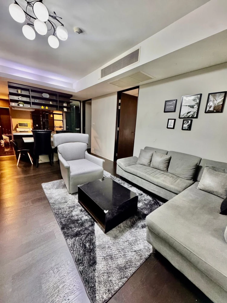 For rent: Siamese Gioia Sukhumvit 31. Ready-to-move-in unit with spacious living area. Book today! Don't miss out!