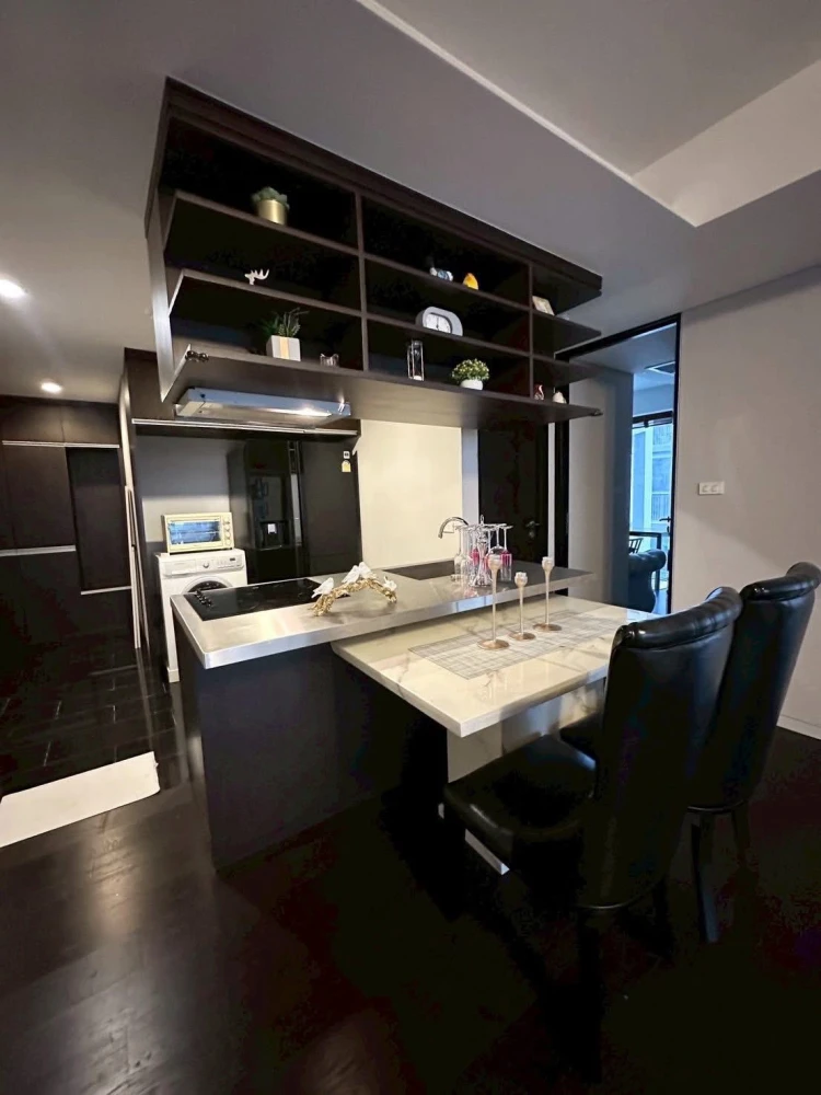 For rent: Siamese Gioia Sukhumvit 31. Ready-to-move-in unit with spacious living area. Book today! Don't miss out!