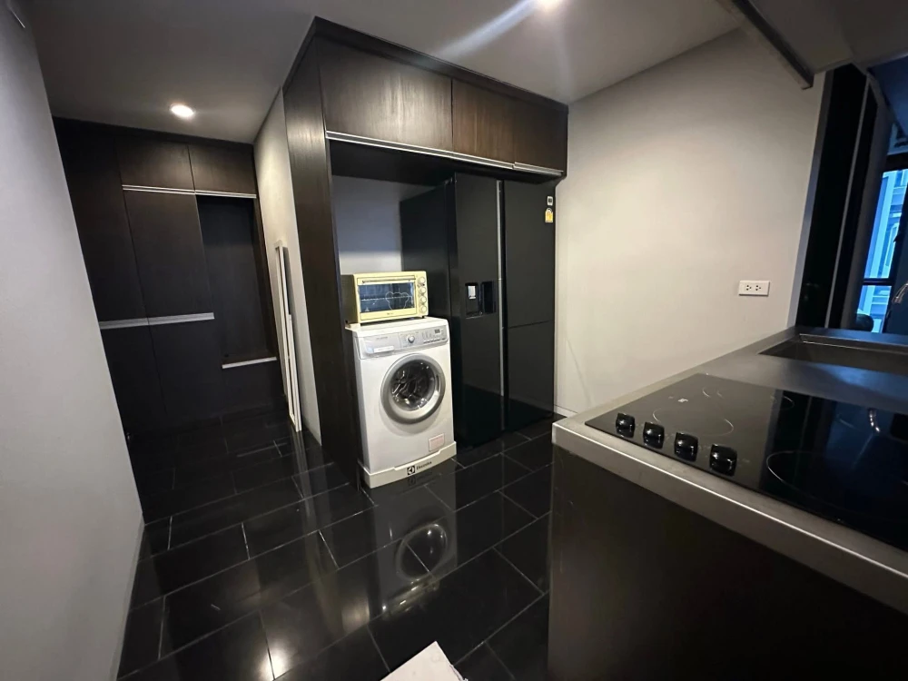 For rent: Siamese Gioia Sukhumvit 31. Ready-to-move-in unit with spacious living area. Book today! Don't miss out!