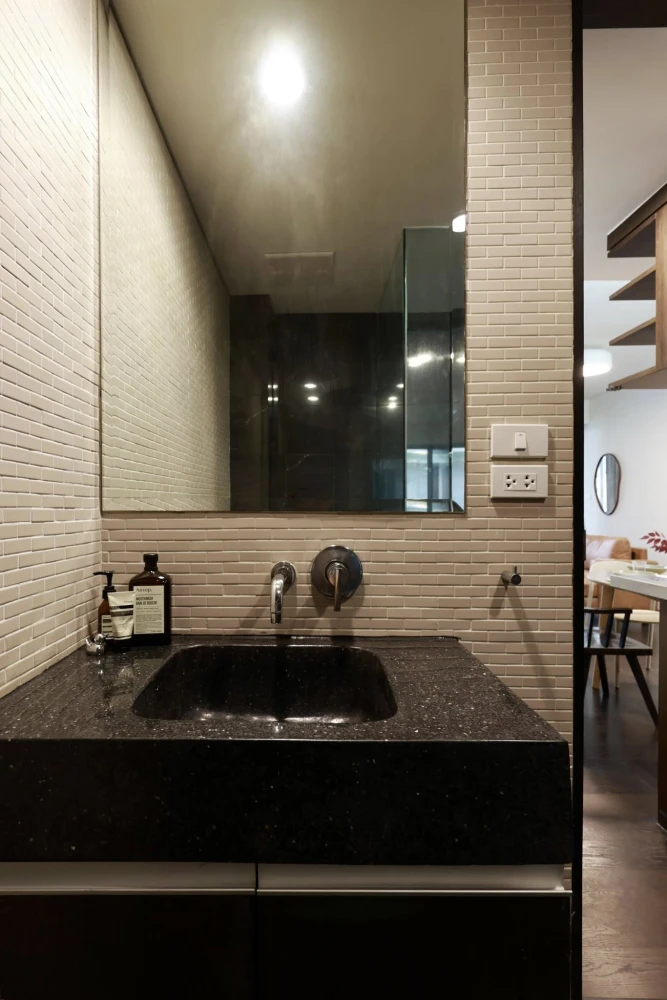 Siamese Gioia condo for rent. Spacious room with plenty of usable space, fully furnished. Book now to secure your unit!