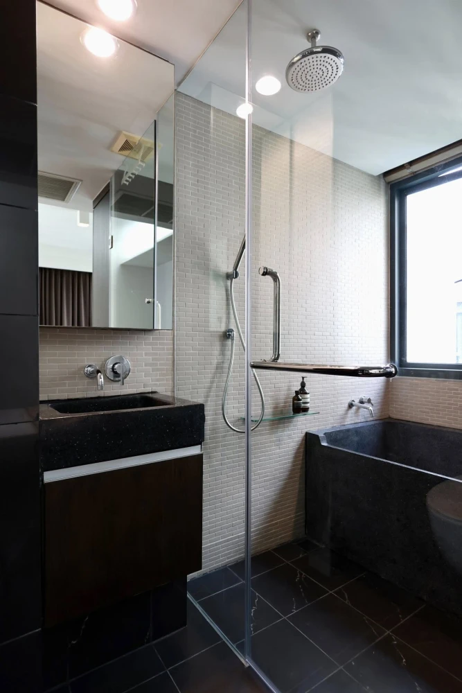 Siamese Gioia condo for rent. Spacious room with plenty of usable space, fully furnished. Book now to secure your unit!