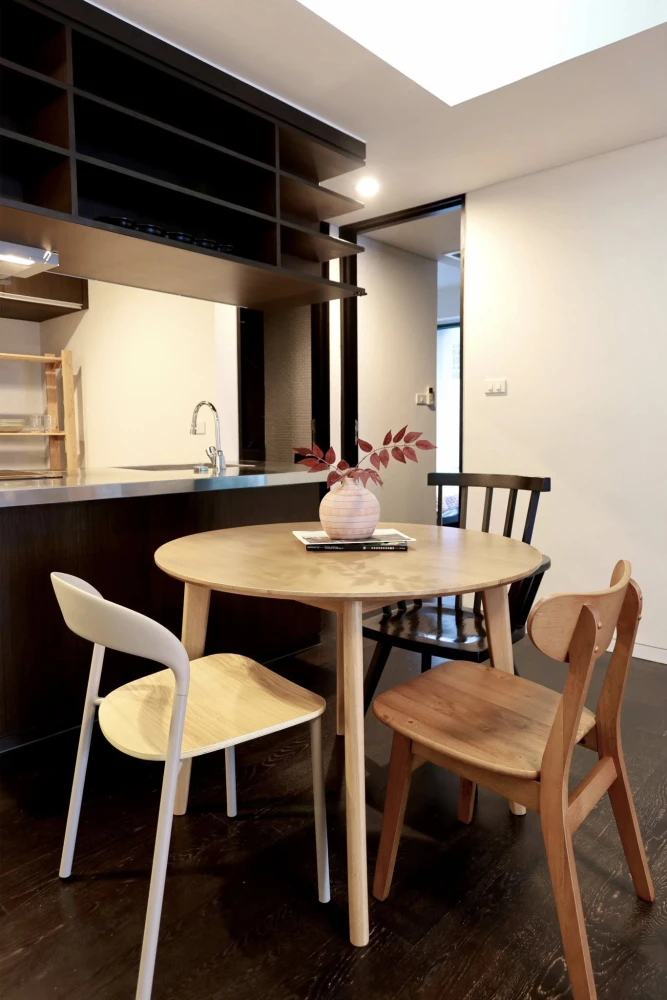 Siamese Gioia condo for rent. Spacious room with plenty of usable space, fully furnished. Book now to secure your unit!