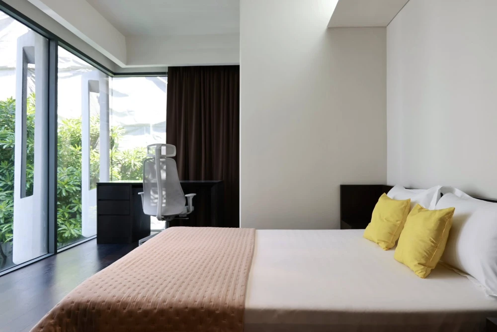 Siamese Gioia condo for rent. Spacious room with plenty of usable space, fully furnished. Book now to secure your unit!