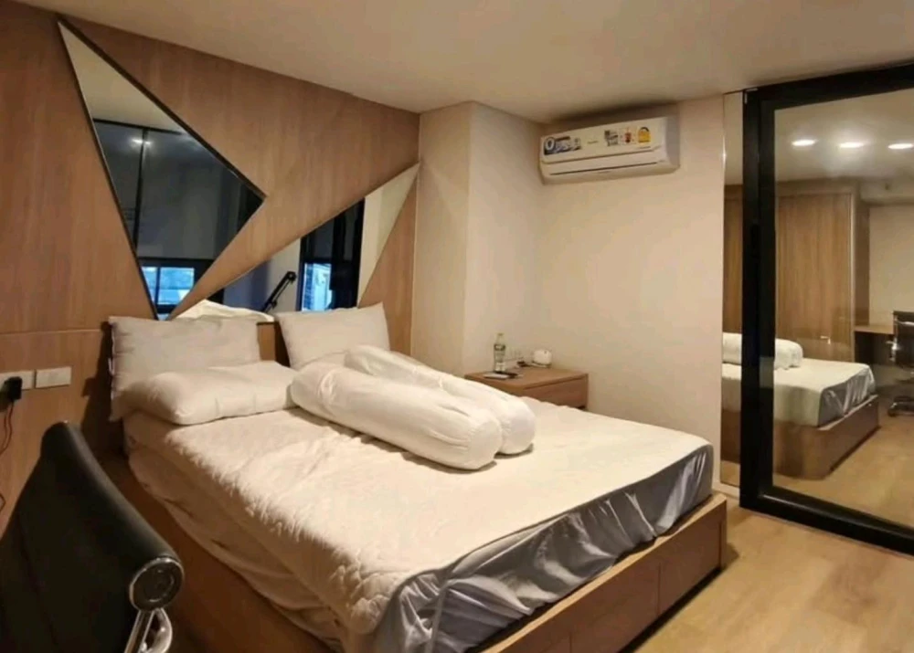 For rent: Fully furnished, inviting unit on the 8th floor at Siamese Sukhumvit 87. Book now—don’t miss out!
