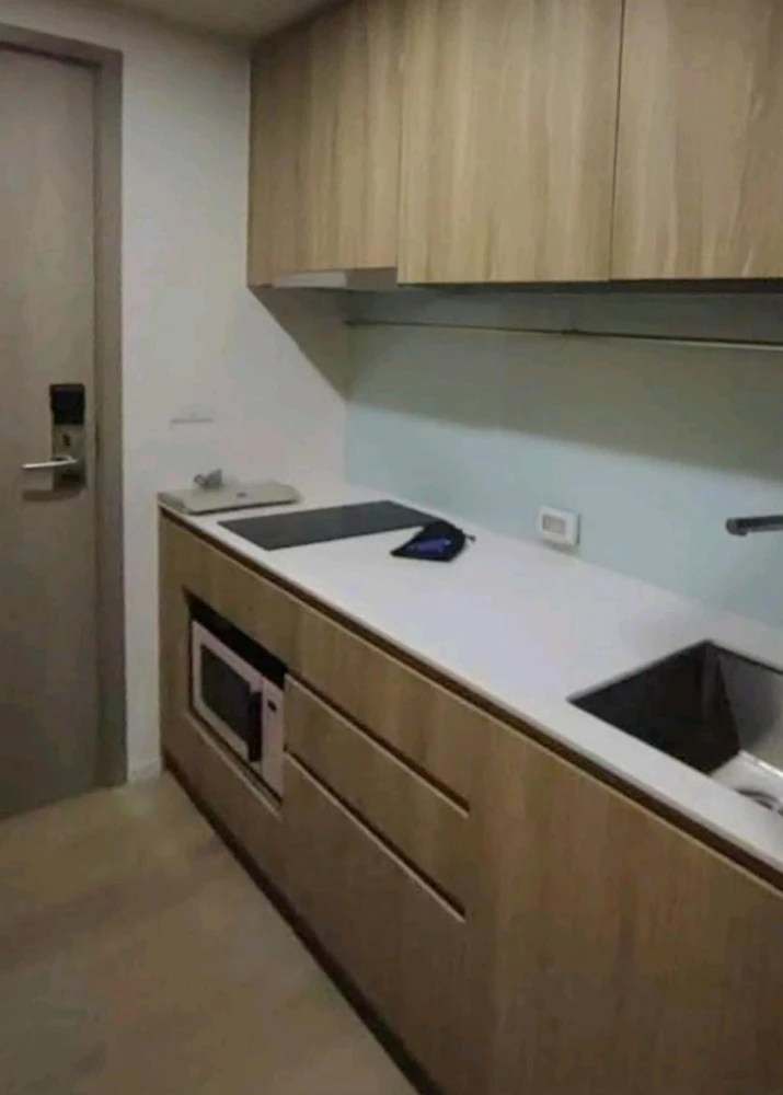 For rent: Fully furnished, inviting unit on the 8th floor at Siamese Sukhumvit 87. Book now—don’t miss out!