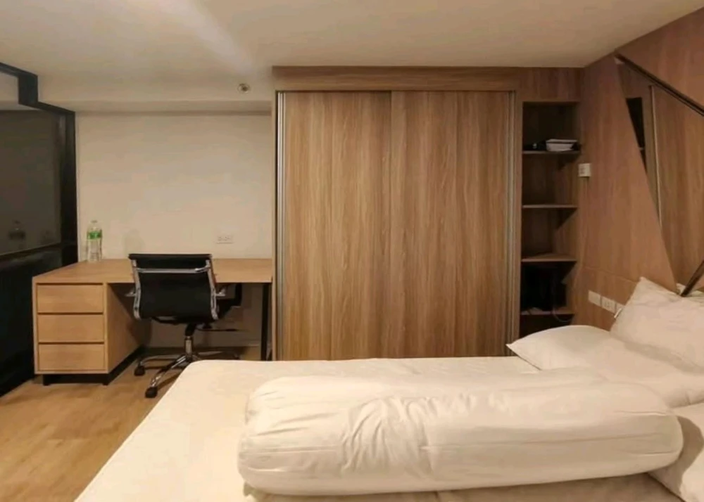 For rent: Fully furnished, inviting unit on the 8th floor at Siamese Sukhumvit 87. Book now—don’t miss out!