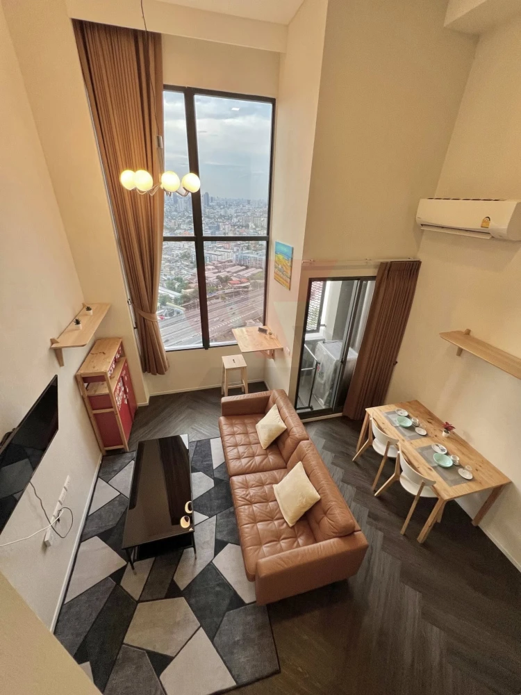For rent: Siamese Sukhumvit Onnut Loft room, high ceiling, airy, with a beautiful view. Come and reserve.