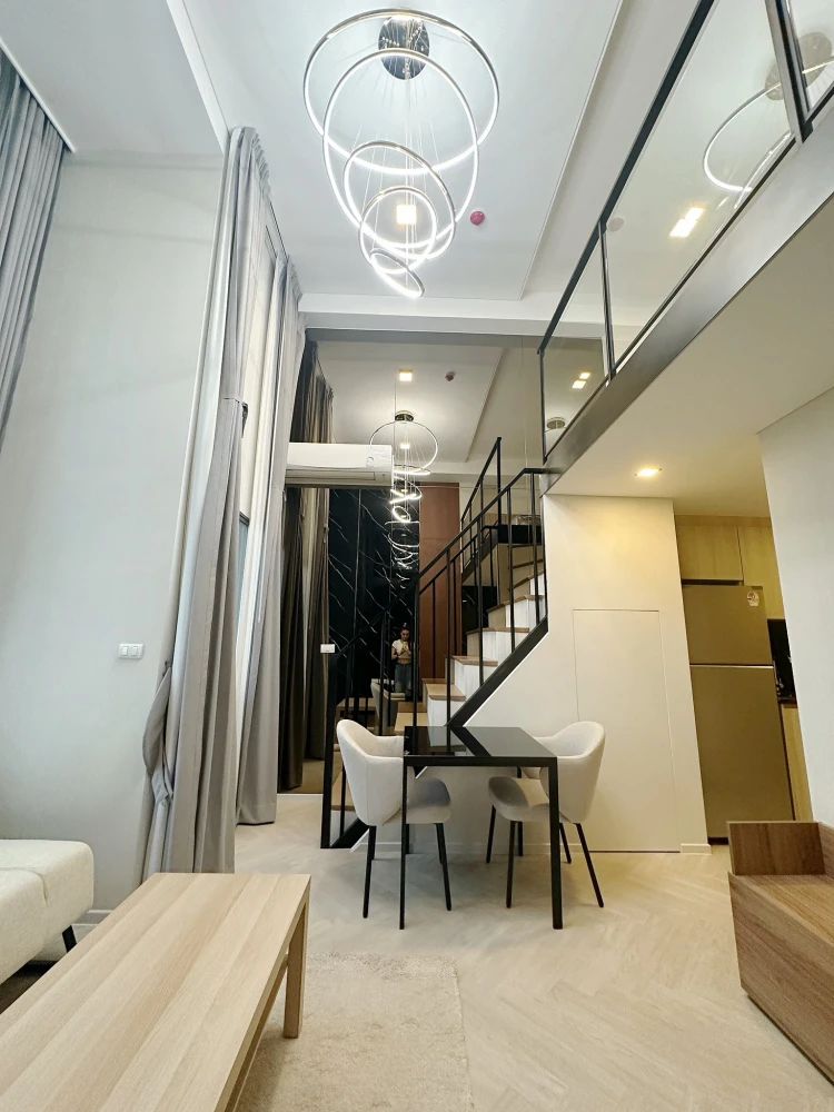 For rent: Siamese Sukhumvit (On Nut), double volume unit with 4.4 meter high ceilings, beautiful view, floor-to-ceiling windows, fully furnished and r
