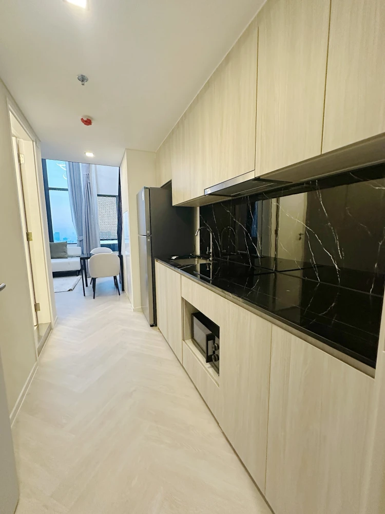 For rent: Siamese Sukhumvit (On Nut), double volume unit with 4.4 meter high ceilings, beautiful view, floor-to-ceiling windows, fully furnished and r