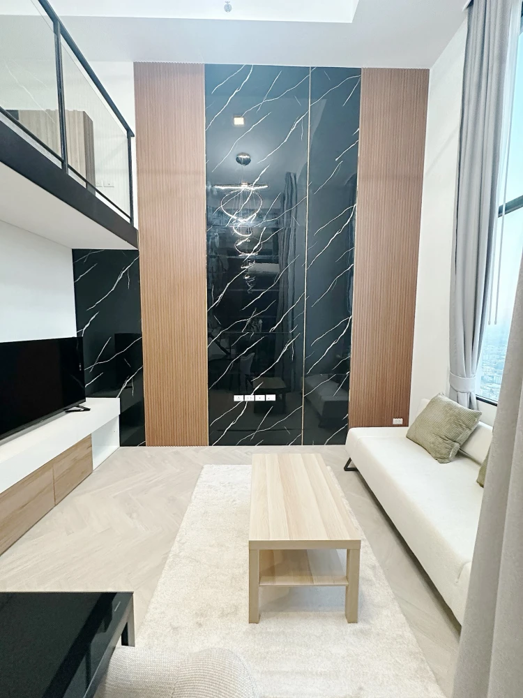 For rent: Siamese Sukhumvit (On Nut), double volume unit with 4.4 meter high ceilings, beautiful view, floor-to-ceiling windows, fully furnished and r