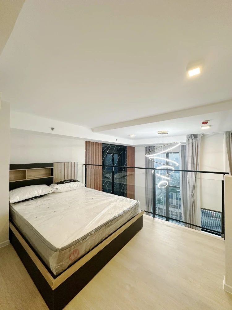 For rent: Siamese Sukhumvit (On Nut), double volume unit with 4.4 meter high ceilings, beautiful view, floor-to-ceiling windows, fully furnished and r