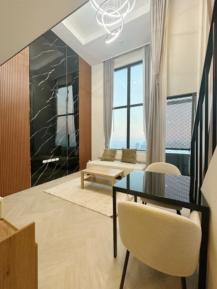 For rent: Siamese Sukhumvit (On Nut), double volume unit with 4.4 meter high ceilings, beautiful view, floor-to-ceiling windows, fully furnished and r