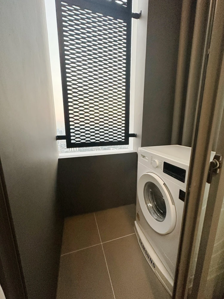 For rent: Siamese Sukhumvit (On Nut), double volume unit with 4.4 meter high ceilings, beautiful view, floor-to-ceiling windows, fully furnished and r