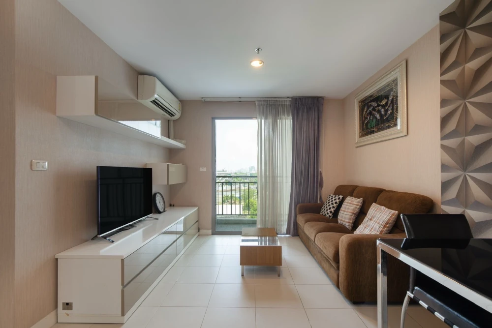 For rent: Silk Place Phaholyothin-Laksi, 7th floor, nice room with high-quality wallpaper, spacious living area. Book now!